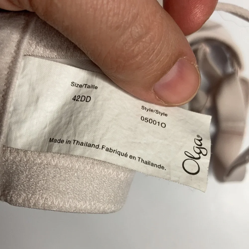 Olga underwire bra neutral lace‎ accents size 42DD